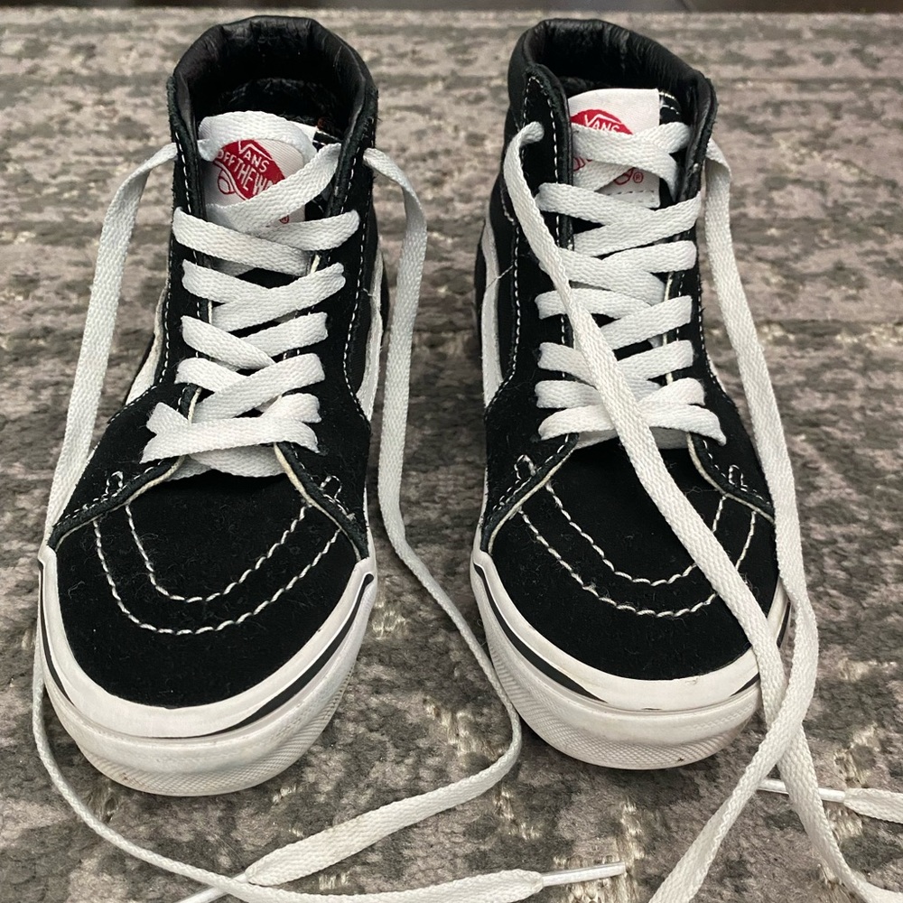 Kids Sk8-Hi Vans Shoe, black with white detail, unisex size 1